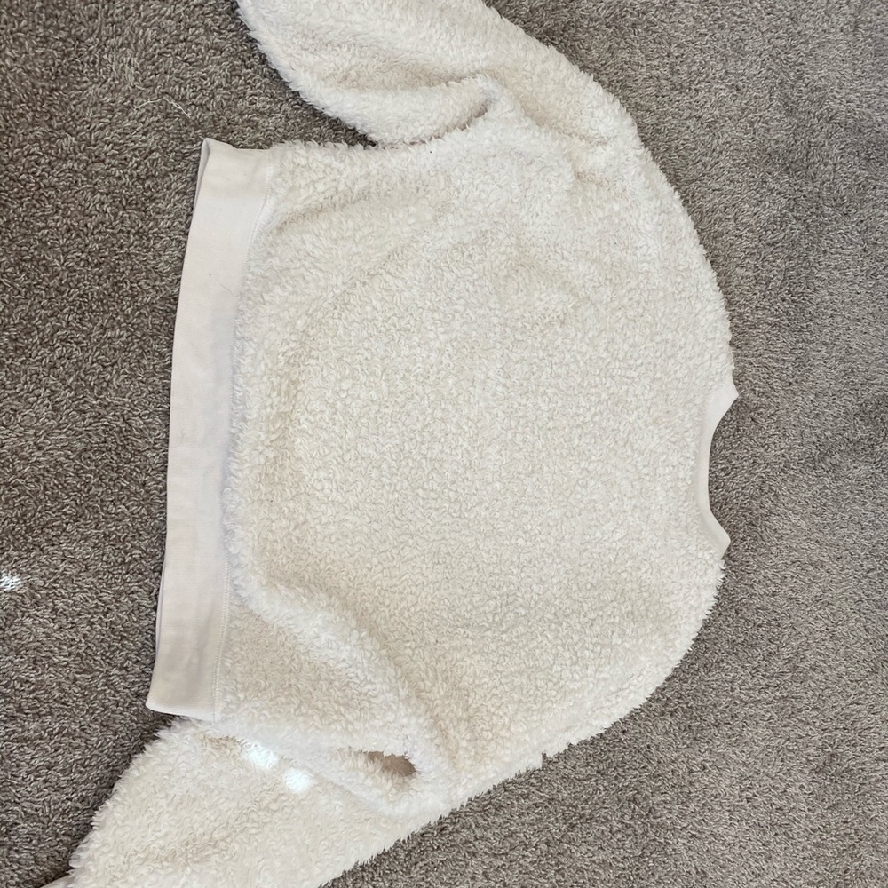Fuzzy Gap pullover - Picture 3 of 3